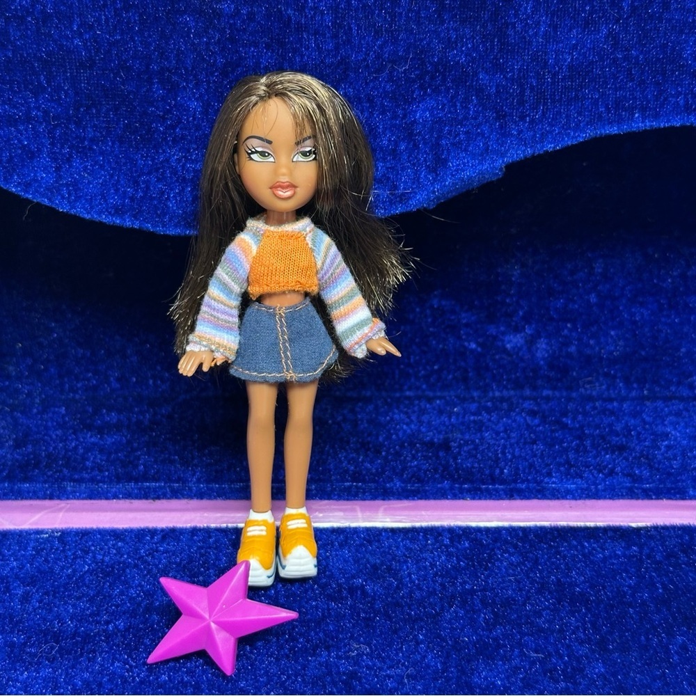 Lil Bratz Doll SASHA Shirt Skirt Shoes Brush Vintage 2002